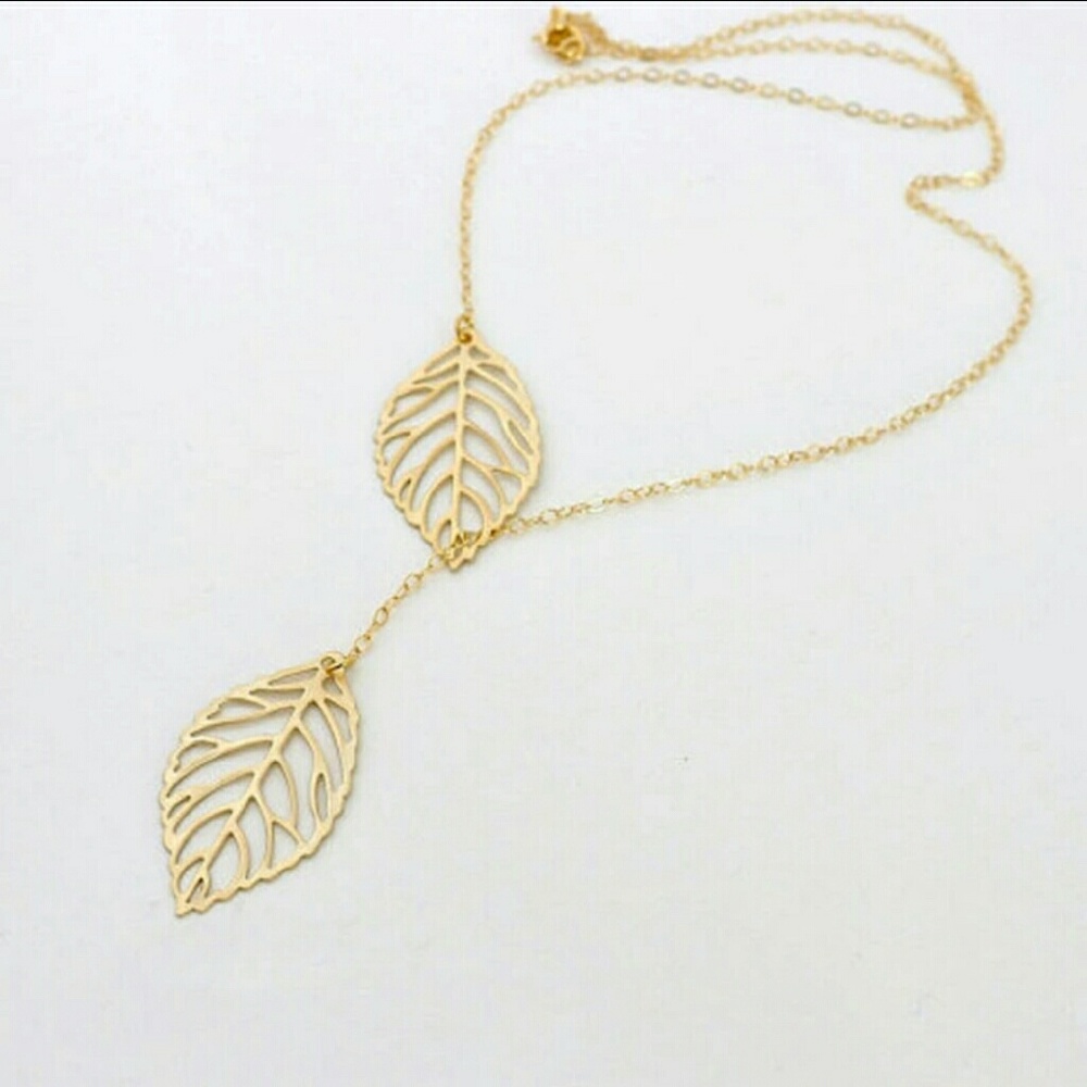 BRAND NEW Gold leaf necklace